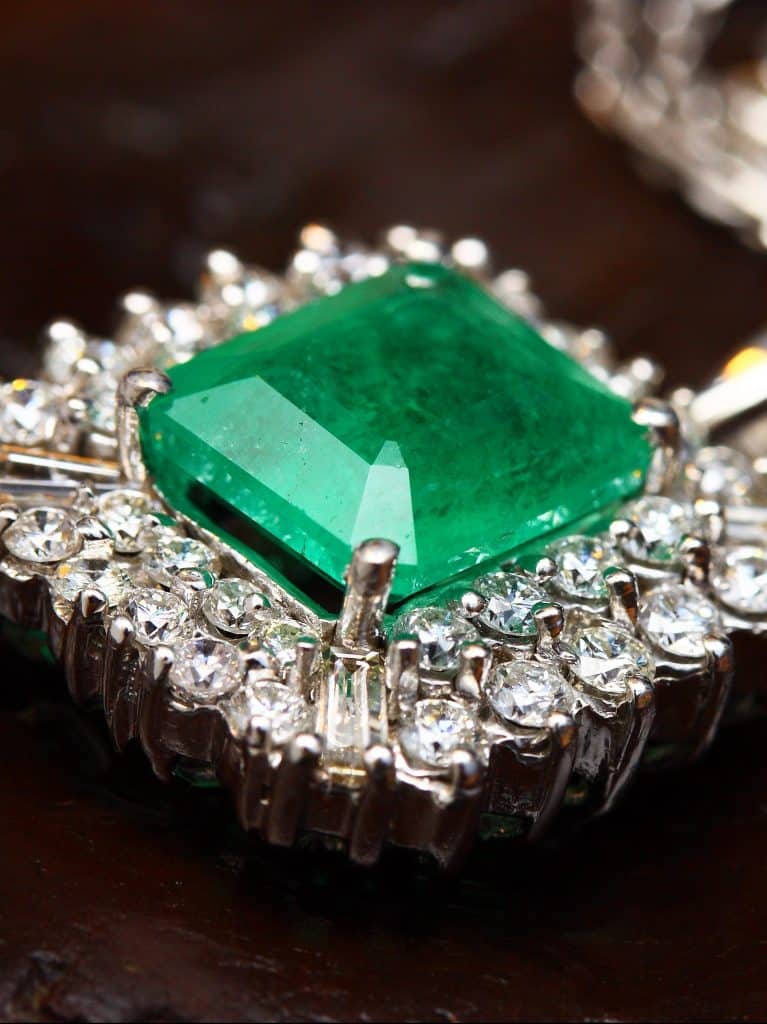 Emerald and diamond pendant necklace jewelry valuation